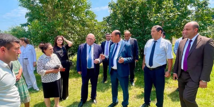 Azərbaycan Respublikası Milli Məclisinin deputatı Xanlar Fətiyev iyulun 8-də Bərdə Rayon İcra Hakimiyyətinin başçısı Vidadi İsayevlə birlikdə Bərdə rayonunun Böyük Göyüşlü kəndinə səfər edib